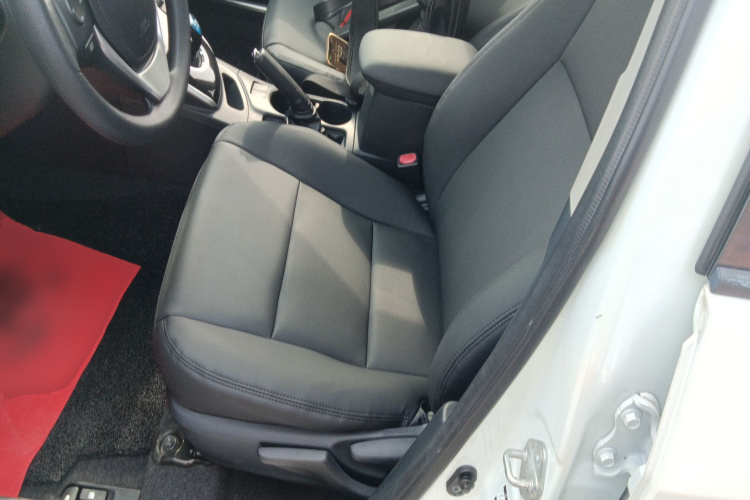 丰田 雷凌 2017款 改款双擎 1.8H GS E-CVT精英天窗版 国V局部细节19