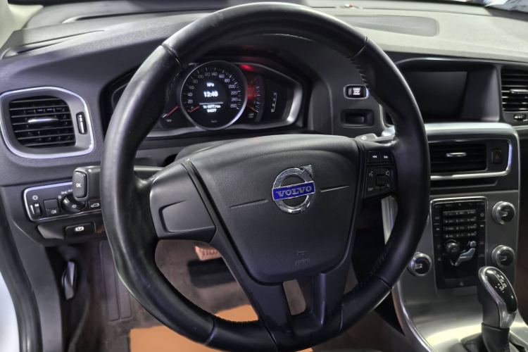 沃尔沃S60 2016款 S60L T3 智行版中控内饰7001