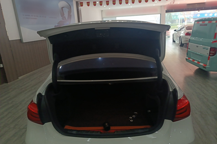 宝马3系 2019款 320Li M运动套装机舱底盘23