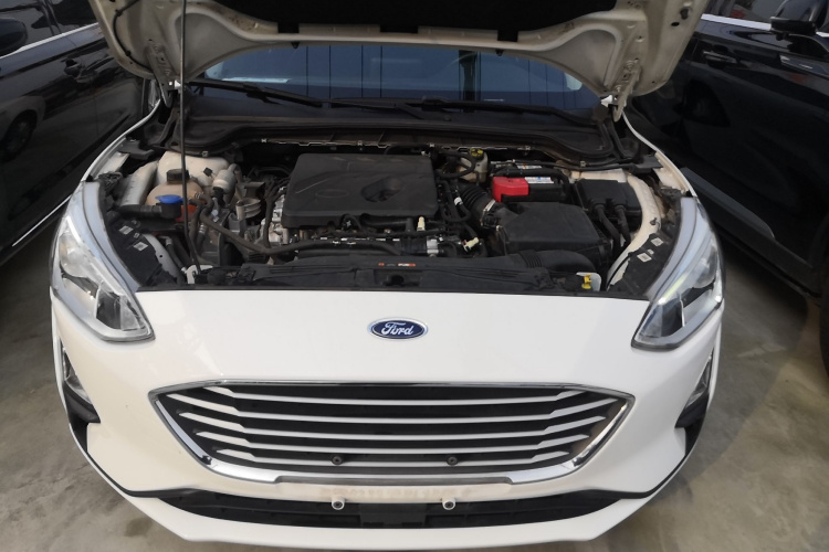 福特 福克斯 2019款 三厢 EcoBoost 180 自动锋潮型机舱底盘24