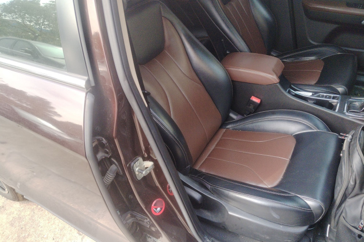 吉利汽车 帝豪 2017款 两厢RS百万款 1.5L CVT向上版局部细节41