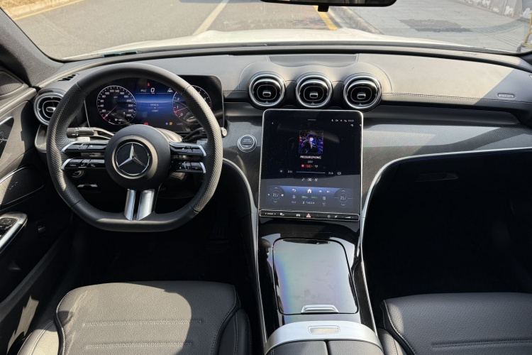 奔驰C级 2025款 C 260 L 运动版中控内饰7001
