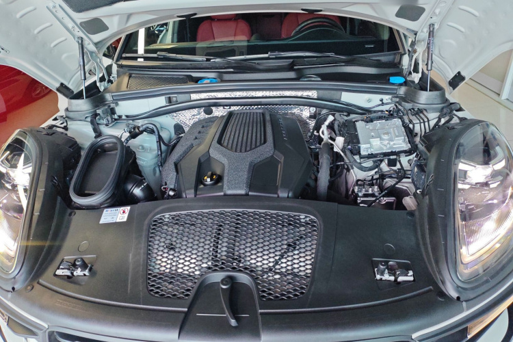 保时捷 2024款 Macan 2.0T机舱底盘24