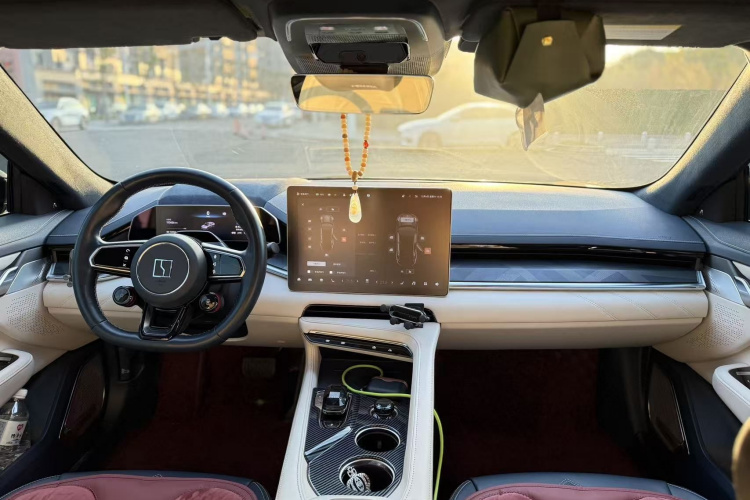 极氪001 2022款 超长续航双电机 YOU版中控内饰7011