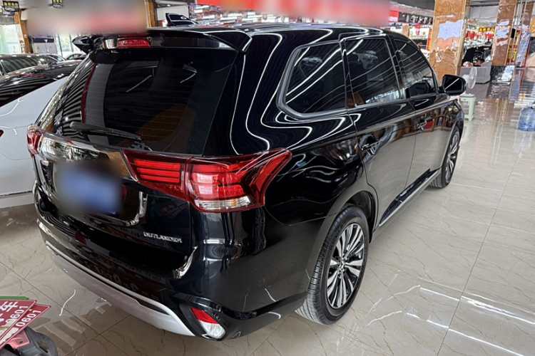 三菱 欧蓝德 2021款 2.0L 两驱畅行版 5座车身外观6004