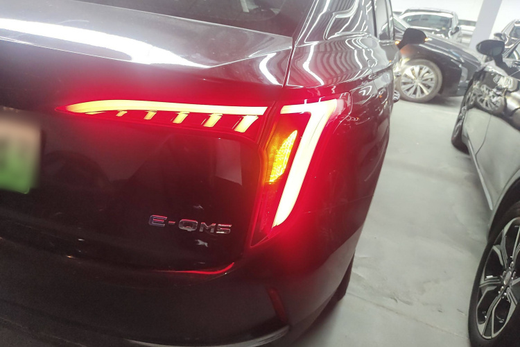 红旗E-QM5 2022款 431km 充电乐享版车身外观6006