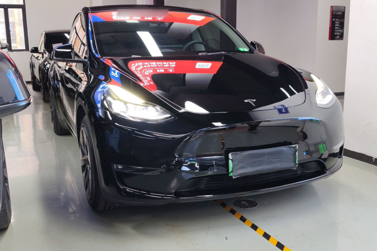 特斯拉 Model Y 2021款 标准续航后驱版车身外观3