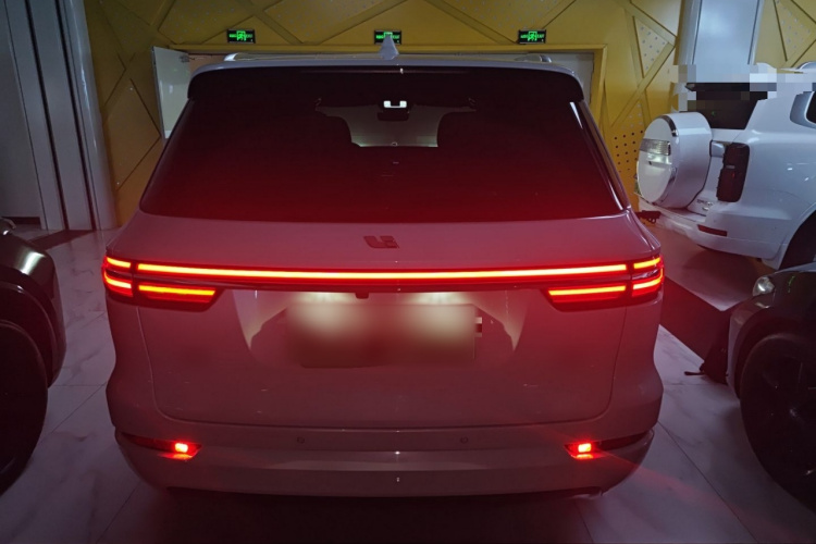 理想汽车 理想ONE 2021款 增程6座版车身外观6