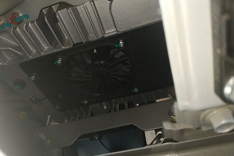 奔腾小马 2026款 222km 炫彩马机舱底盘24