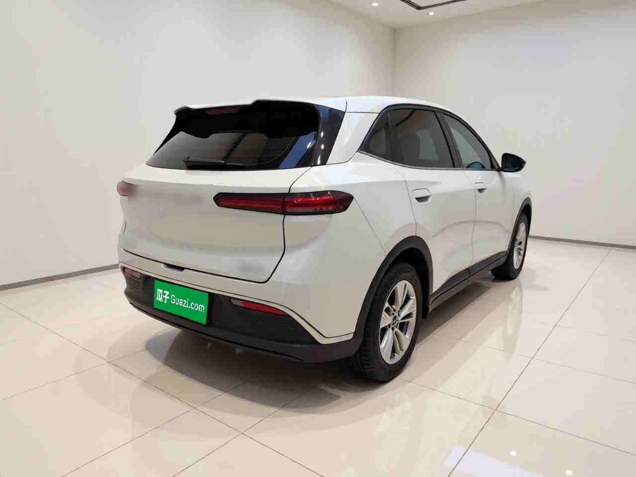 车辆右后45度外观展示