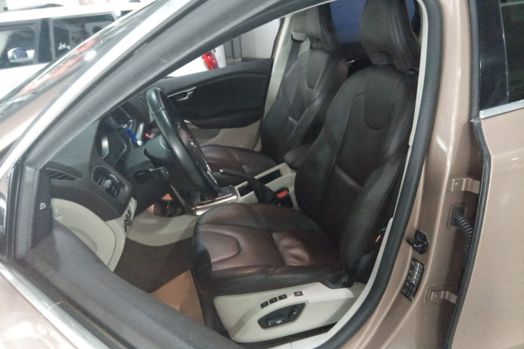 沃尔沃V40 2013款 2.0T 智雅版局部细节19