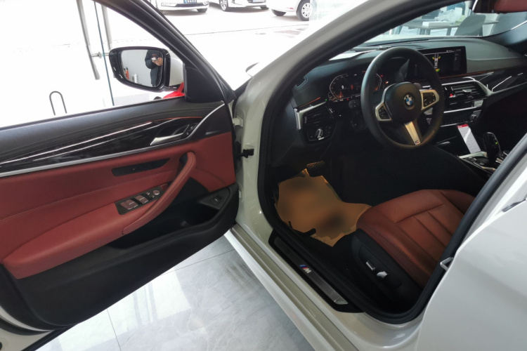 宝马5系 2020款 530Li 领先型 M运动套装中控内饰20
