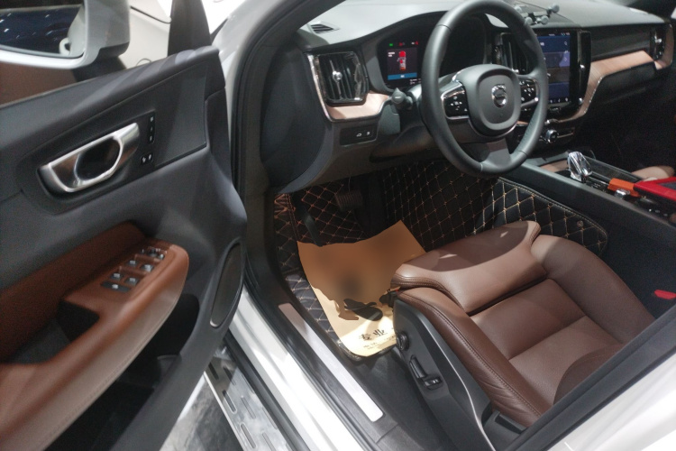 沃尔沃XC60新能源 2023款 T8 插电混动 长续航四驱智远豪华版中控内饰20