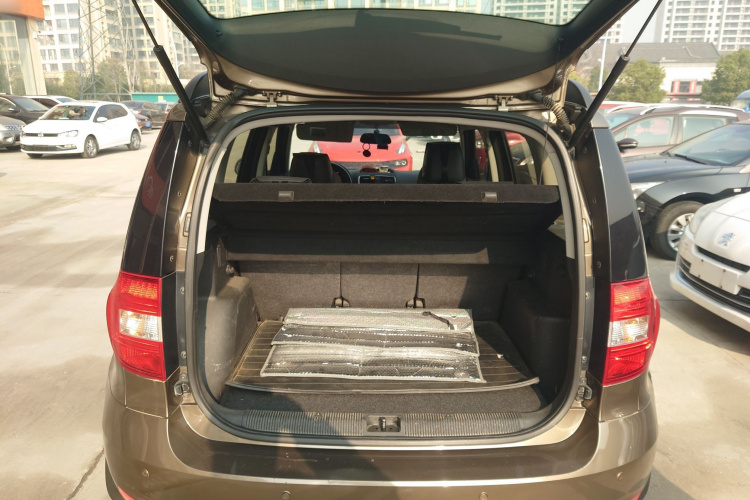 斯柯达 Yeti 2016款 1.4TSI DSG前行版机舱底盘23