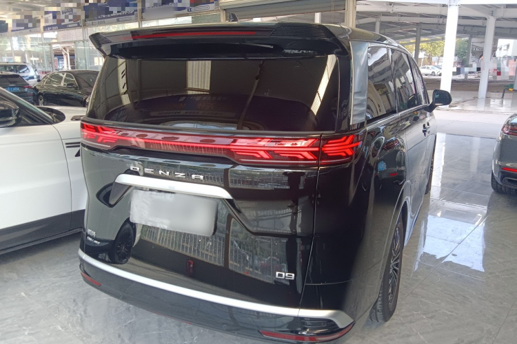 腾势D9 2022款 DM-i 970 四驱旗舰型车身外观7