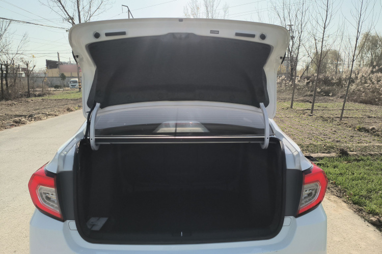 本田 凌派 2019款 180Turbo CVT舒适版 国VI机舱底盘23