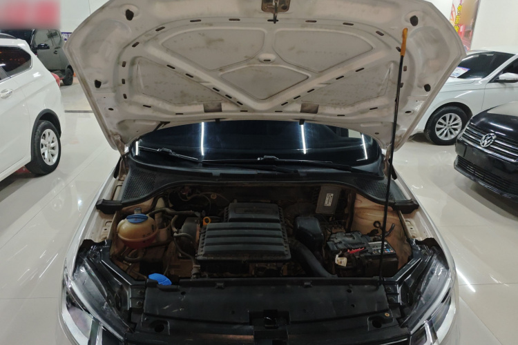 大众 桑塔纳 2016款 1.6L 手动舒适版机舱底盘24