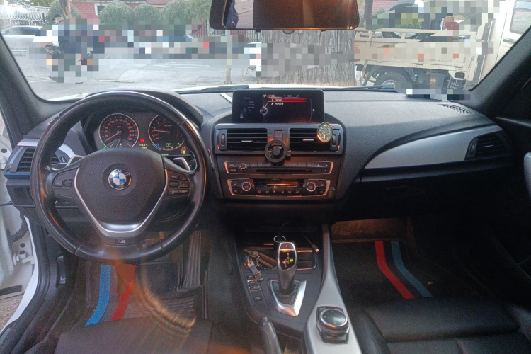 宝马1系(进口) 2013款 改款 M135i 5门版中控内饰12
