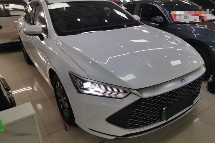 比亚迪 秦PLUS 2024款 荣耀版 DM-i 55KM领先型车身外观3