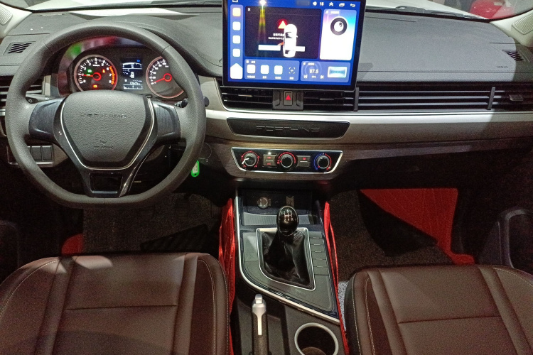 东风风行 风行T5 2024款 盛世款 1.6L 手动寻梦版 五座中控内饰7002