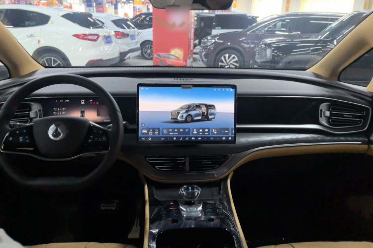 腾势D9 2025款 DM-i 智驾版 1100 豪华型中控内饰7003