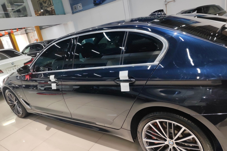 宝马5系 2023款 530Li 领先型 M运动套装车身外观4