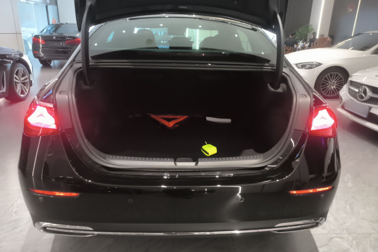 奔驰E级 2025款 E 300 L 豪华型机舱底盘23