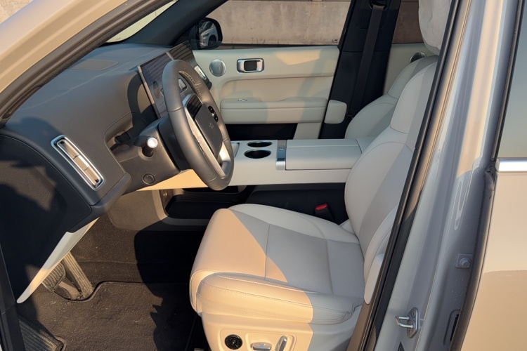 理想汽车 理想L6 2025款 Pro 智能焕新版中控内饰7001