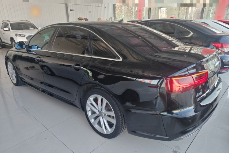 奥迪A6L 2018款 30周年年型 35 TFSI 运动型车身外观4
