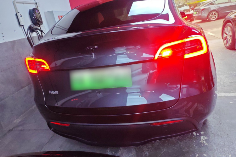 特斯拉 Model Y 2024款 后轮驱动版车身外观6