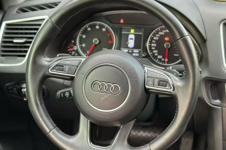 奥迪Q5 2017款 40 TFSI 技术型中控内饰7002