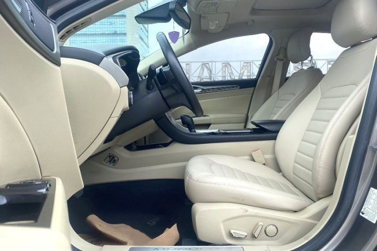 福特 蒙迪欧 2013款 2.0L GTDi200豪华型中控内饰7001