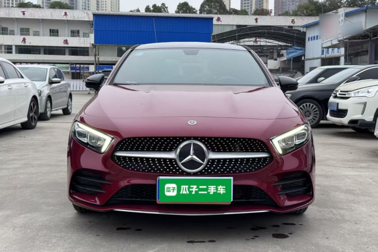奔驰A级 2021款 A 200 L 运动轿车动感型车身外观2