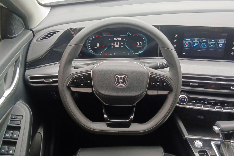 长安 逸动 2022款 PLUS 1.6L GDI CVT精英型中控内饰7002