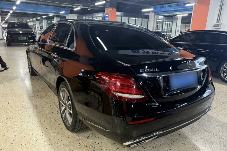 奔驰E级 2018款 改款 E 200 L车身外观6002