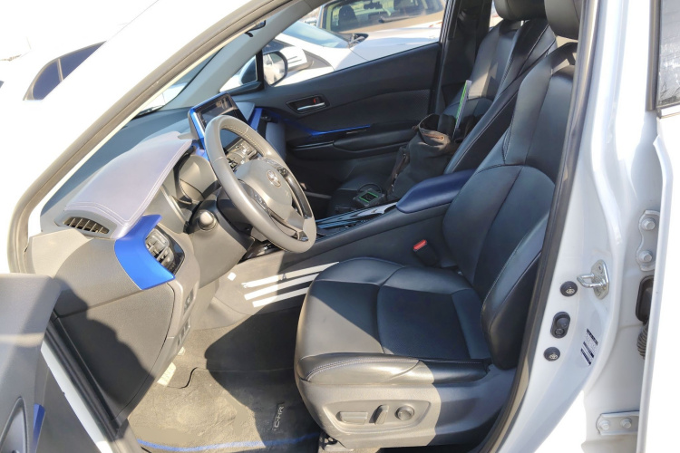 丰田C-HR 2021款 2.0L 豪华版中控内饰19