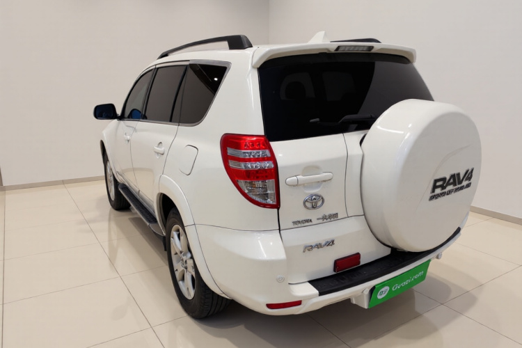 丰田 RAV4荣放 2011款 2.0L 自动豪华版车身外观5