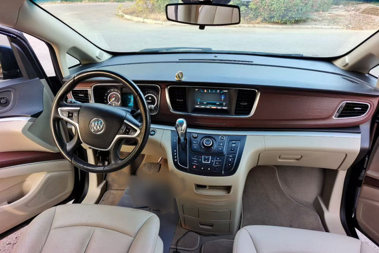 别克GL8 2017款 25S 舒适型 国V中控内饰7004