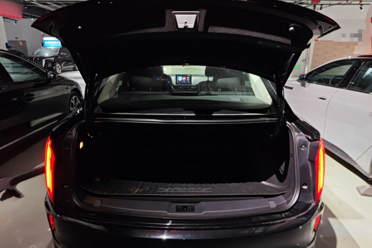 红旗E-QM5 2023款 改款 基础出行版机舱底盘23