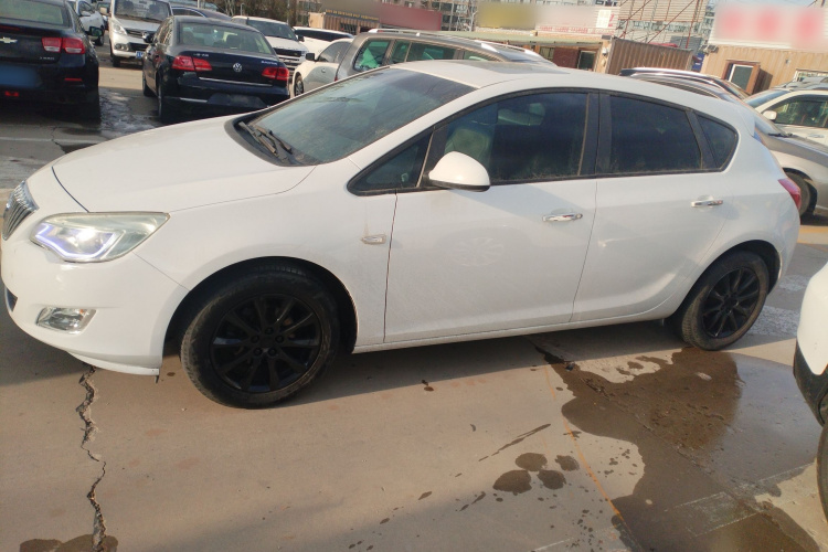 别克 英朗 2014款 XT 1.6L 自动时尚版车身外观4