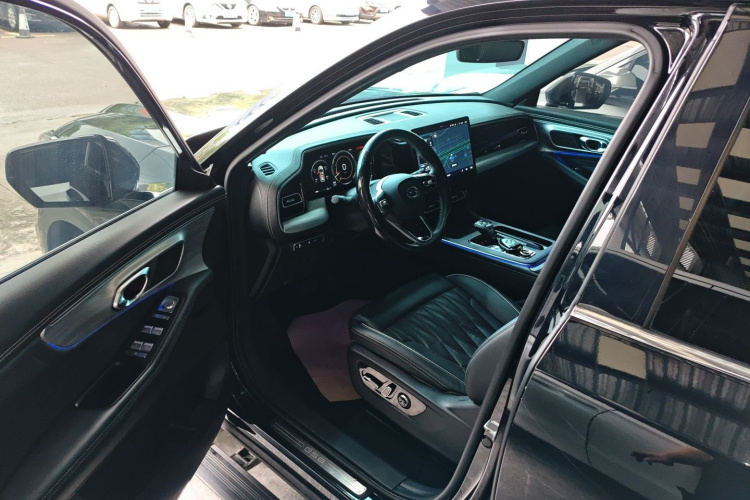 广汽传祺 传祺GS8 2022款 领航系列 2.0TGDI 两驱豪华智联版（七座）中控内饰20