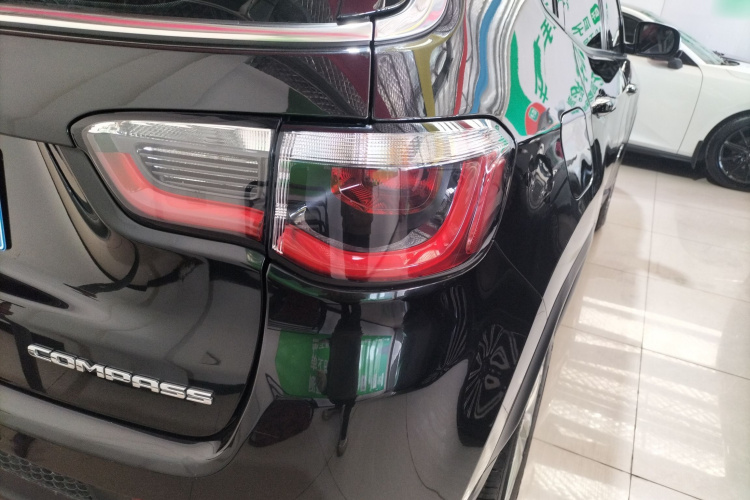 Jeep 指南者 2021款 220T 自动领先版车身外观6002