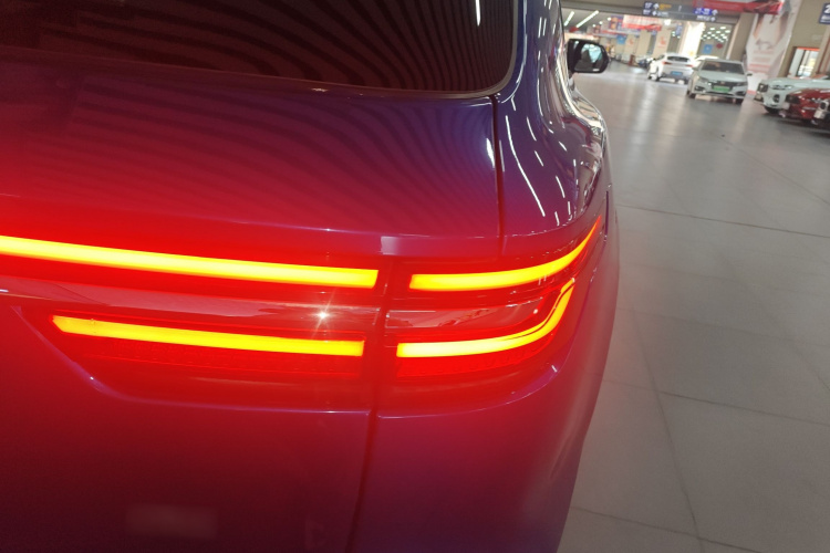 理想汽车 理想ONE 2020款 增程6座版车身外观9