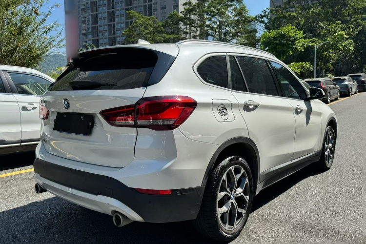 宝马X1 2022款 sDrive25Li 领先型车身外观6006