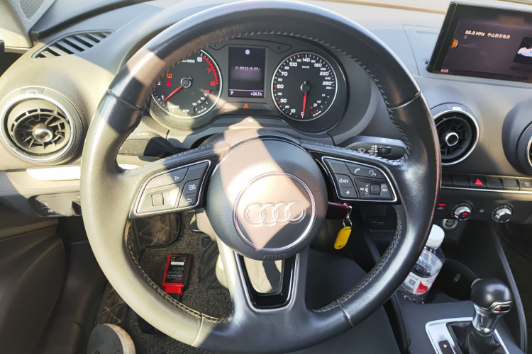 奥迪A3 2018款 30周年年型 Limousine 35 TFSI 进取型局部细节13