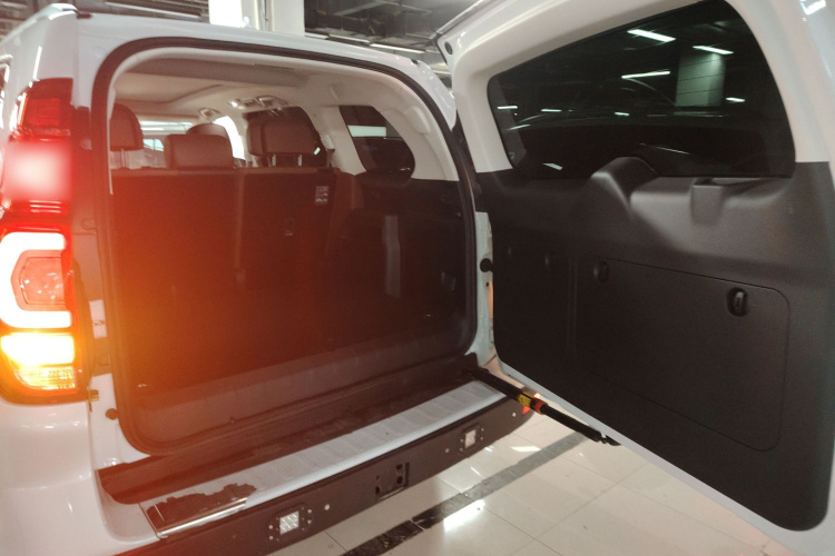 哈弗H9 2017款 2.0T 柴油四驱尊享型 5座机舱底盘23