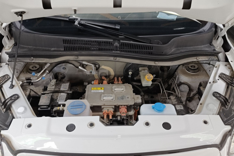 零跑汽车 零跑T03 2023款 200轻享版机舱底盘24