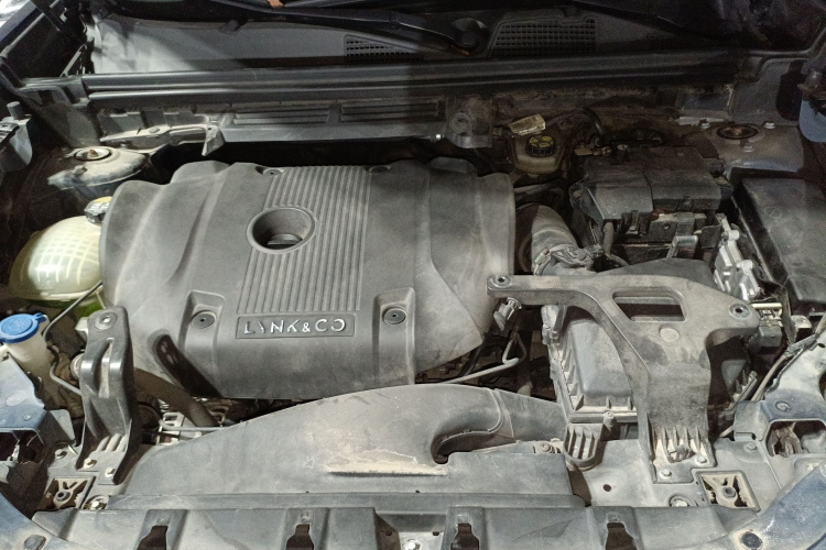 领克01 2017款 2.0T 两驱耀Pro版机舱底盘24