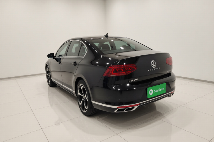 大众 迈腾 2023款 200万辆纪念版 330TSI DSG豪华型车身外观5