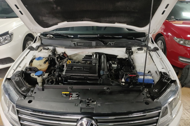 大众 朗行 2015款 230TSI DSG舒适版机舱底盘24